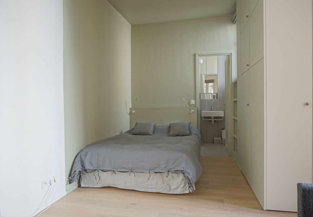 Studio à Paris - Rue Chateaubriand - Paris 8 - 108041