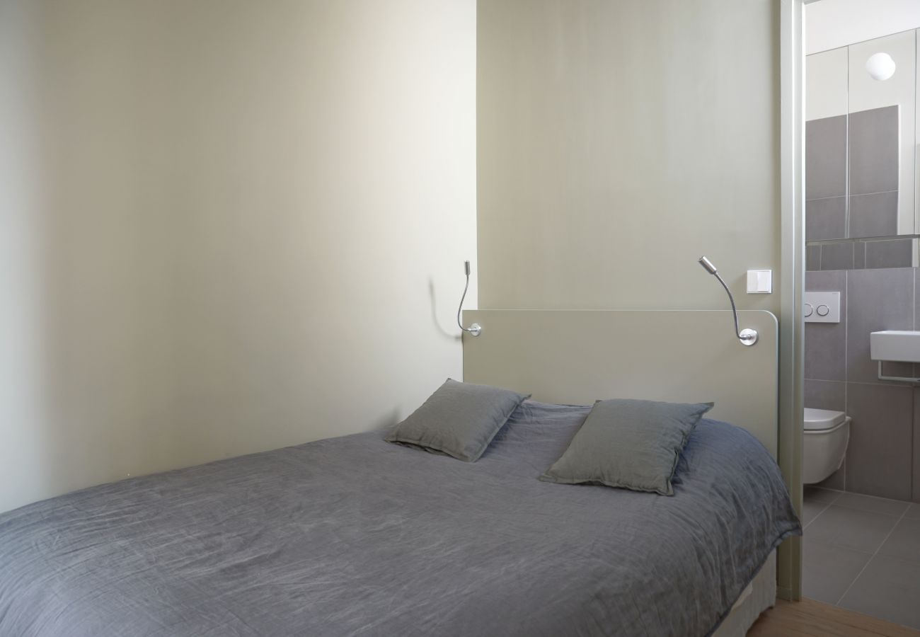 Studio à Paris - Rue Chateaubriand - Paris 8 - 108041