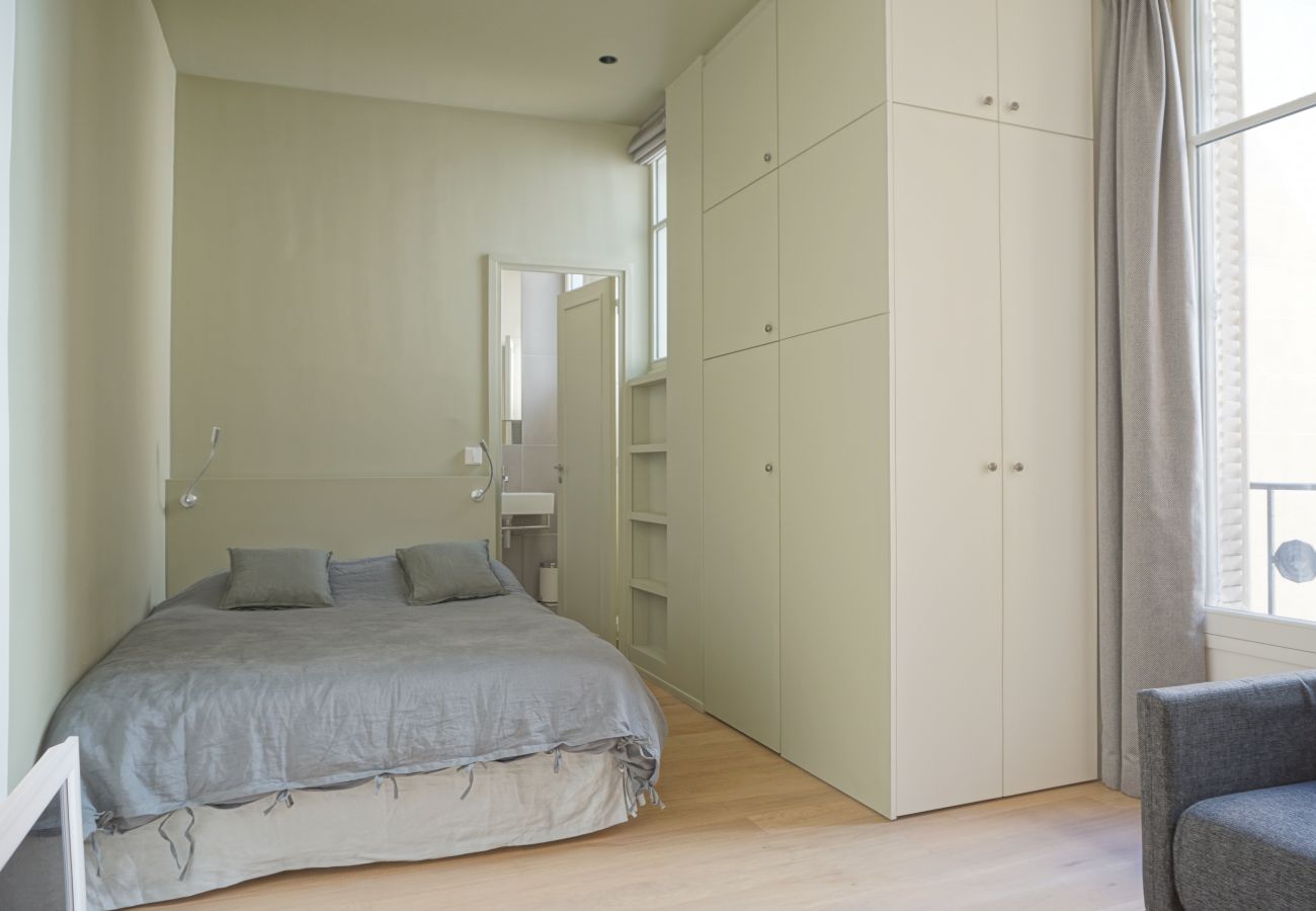 Studio à Paris - Rue Chateaubriand - Paris 8 - 108041