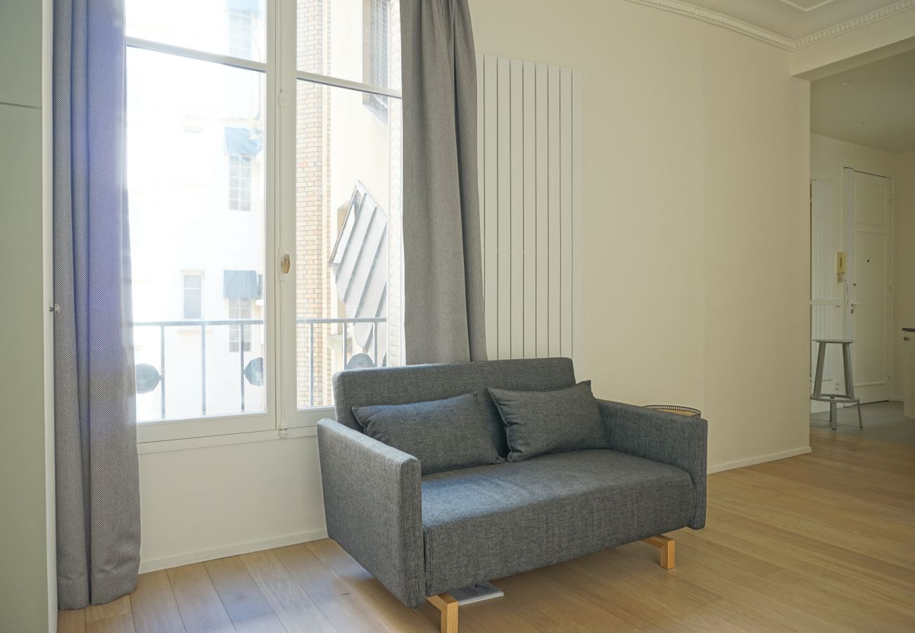 Studio à Paris - Rue Chateaubriand - Paris 8 - 108041