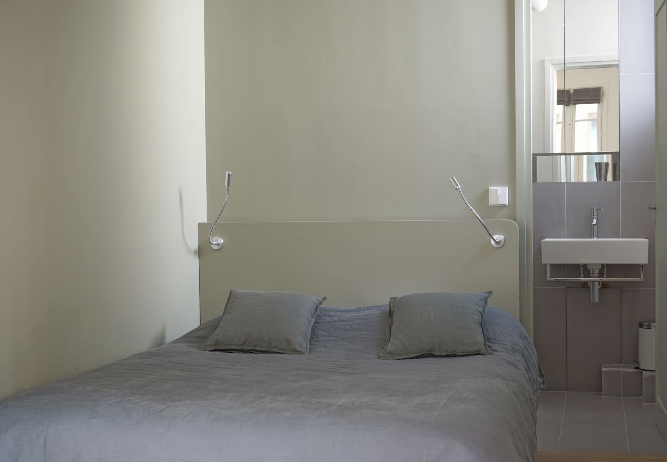 Studio à Paris - Rue Chateaubriand - Paris 8 - 108041