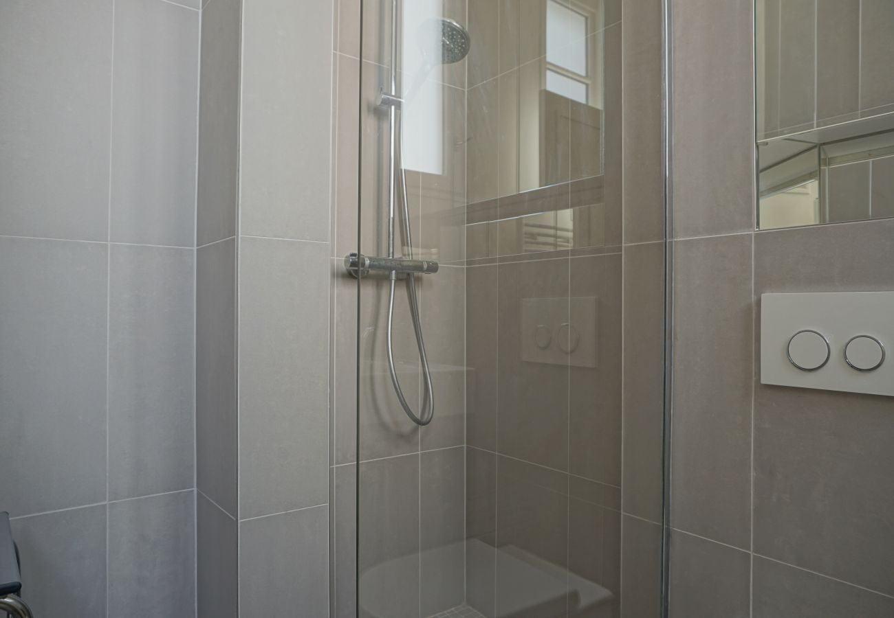 Studio à Paris - Rue Chateaubriand - Paris 8 - 108041