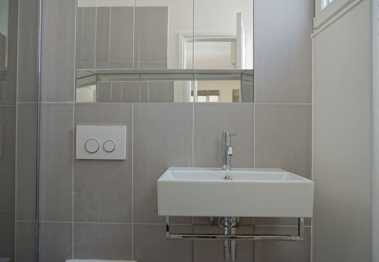 Studio à Paris - Rue Chateaubriand - Paris 8 - 108041