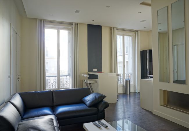  à Paris - Rue Lincoln - Paris 8 - 208079