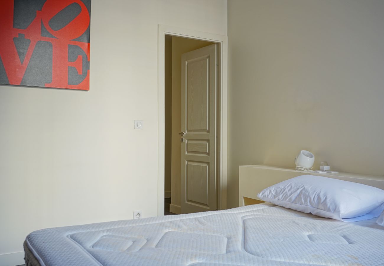 Appartement à Paris - Rue Lincoln - Paris 8 - 208079