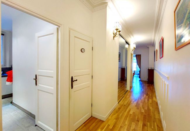 Appartement à Paris - Bd de Grenelle - Paris 15 - 215028 Appartement à Paris - Bd de Grenelle - Paris 15 - 215028