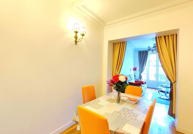 Appartement à Paris - Bd de Grenelle - Paris 15 - 215028 Appartement à Paris - Bd de Grenelle - Paris 15 - 215028
