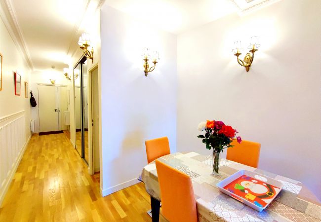 Appartement à Paris - Bd de Grenelle - Paris 15 - 215028 Appartement à Paris - Bd de Grenelle - Paris 15 - 215028