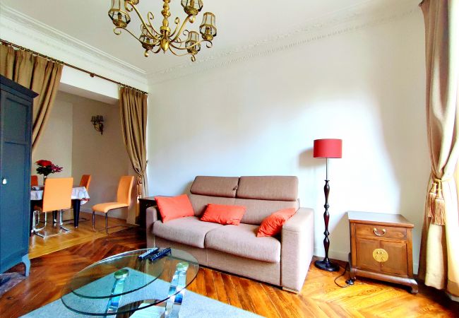 Appartement à Paris - Bd de Grenelle - Paris 15 - 215028 Appartement à Paris - Bd de Grenelle - Paris 15 - 215028