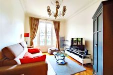 Appartement à Paris - Bd de Grenelle - Paris 15 - 215028 Appartement à Paris - Bd de Grenelle - Paris 15 - 215028