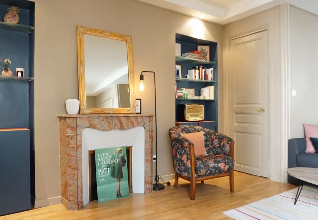 Appartement à Paris - Rue du Fbg Saint Honoré - Paris 8 - 208064