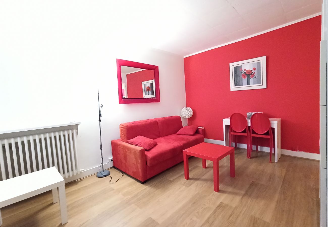 Studio à Paris - Rue Saint Charles - Paris 15 - 115005
