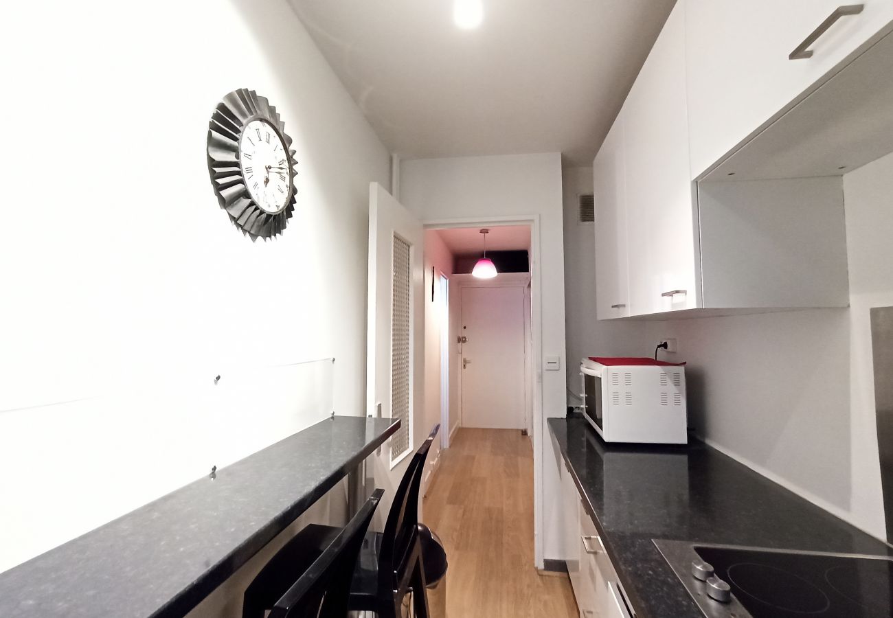 Studio à Paris - Rue Saint Charles - Paris 15 - 115005