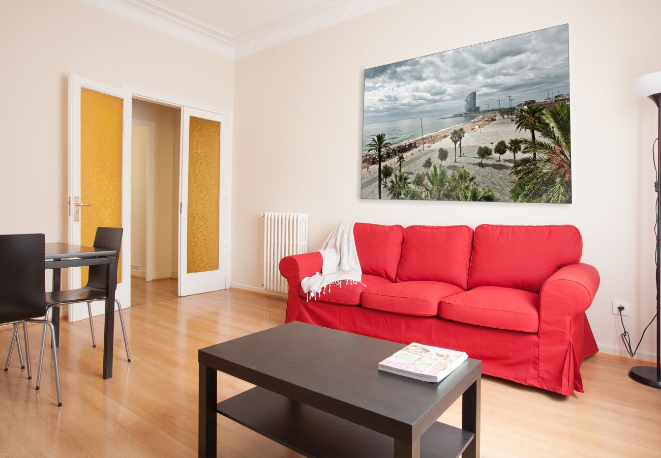 salle de repos de l'appartement à Vallcarca avec vue sur la montagne