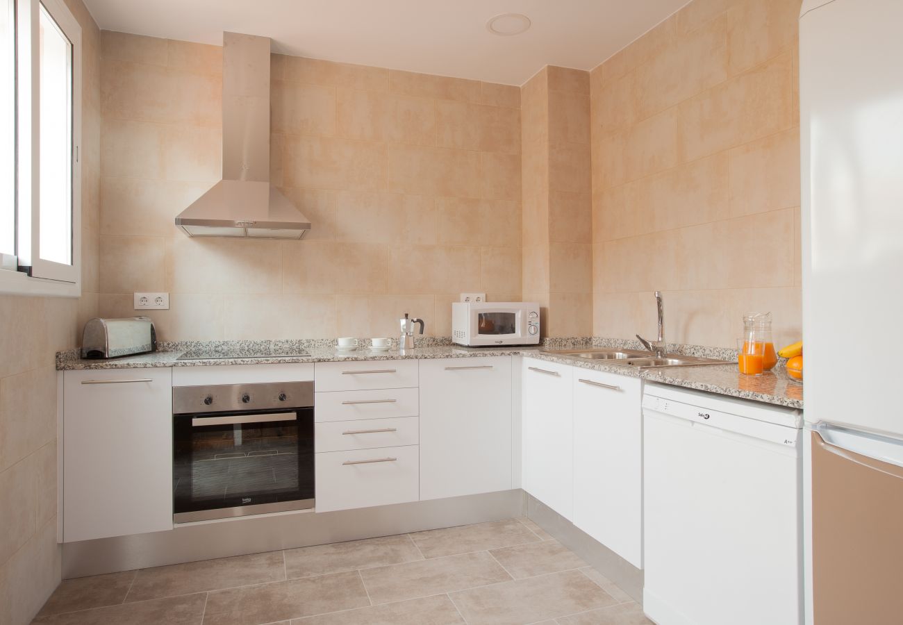 cuisine de l'appartement à Vallcarca avec vue sur la montagne
