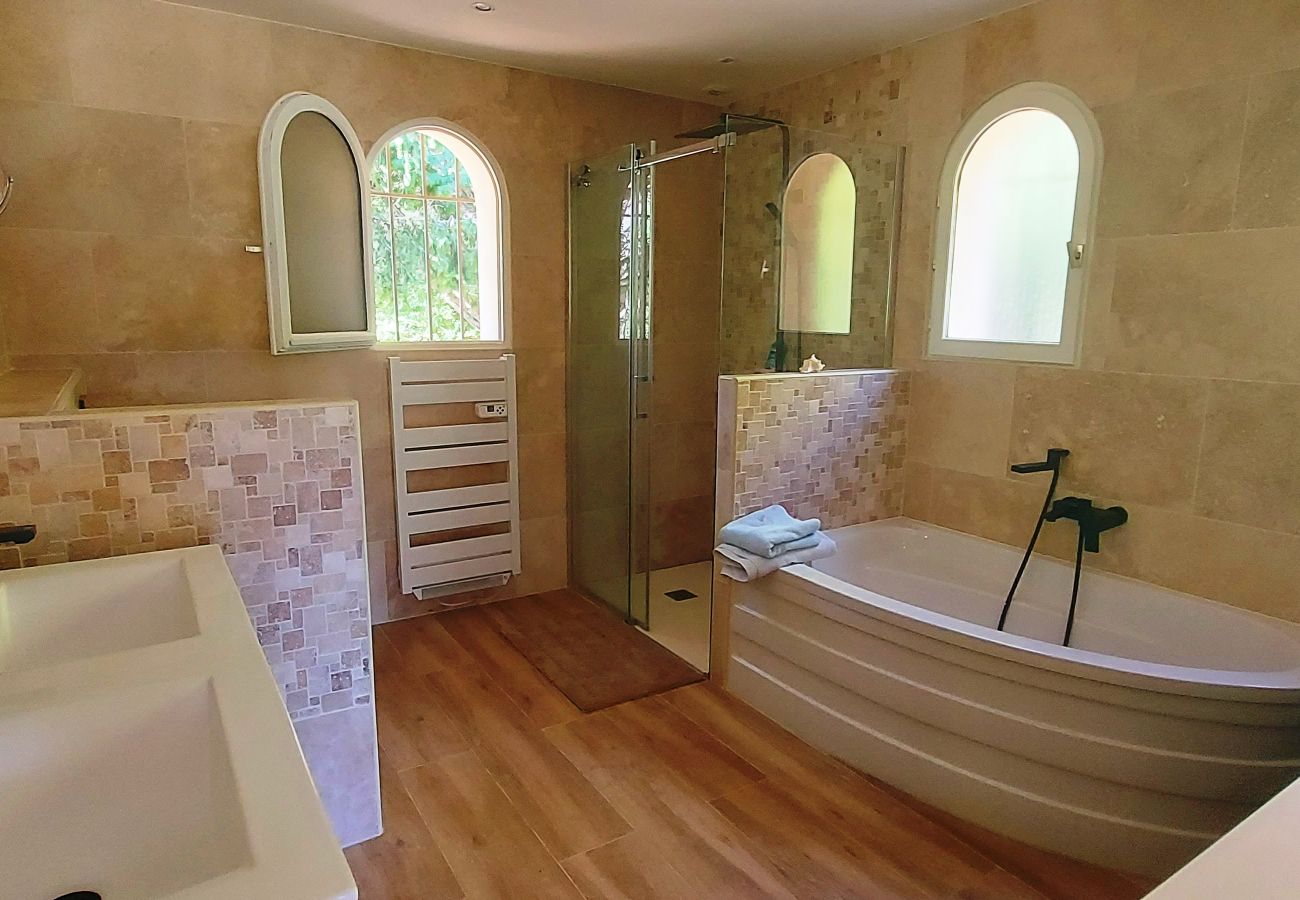 Villa à Rognes - VILLA TESSA 14 personnes - ROGNES PROCHE AIX EN PR