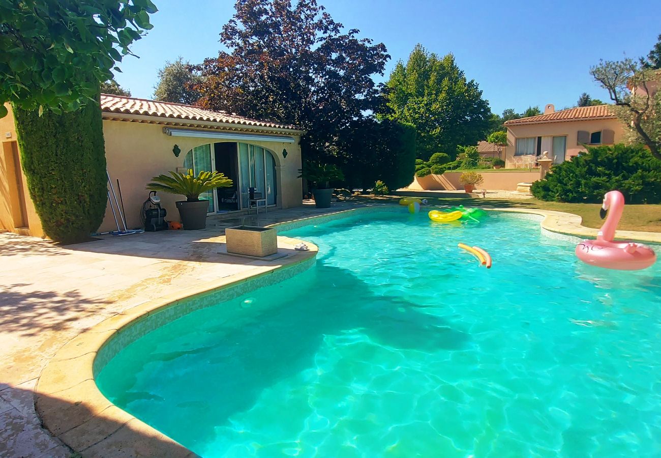 Villa à Rognes - VILLA TESSA 14 personnes - ROGNES PROCHE AIX EN PR