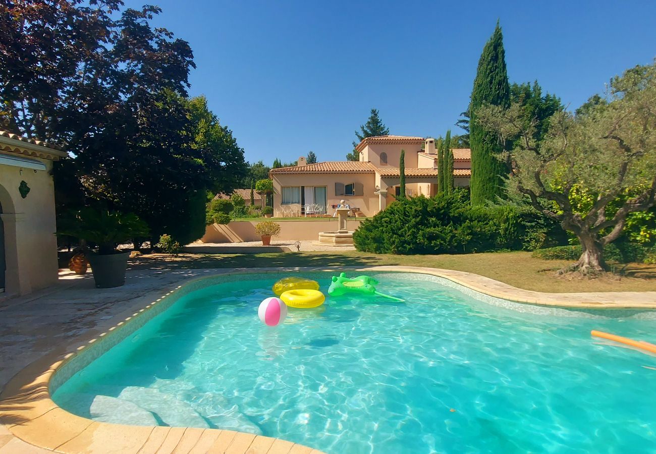 Villa à Rognes - VILLA TESSA 14 personnes - ROGNES PROCHE AIX EN PR