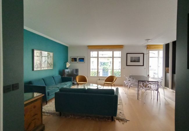 Appartement à Paris - Rue de l'Université - Paris 7 - 207034