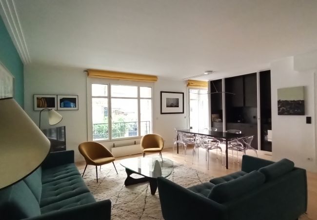 Appartement à Paris - Rue de l'Université - Paris 7 - 207034