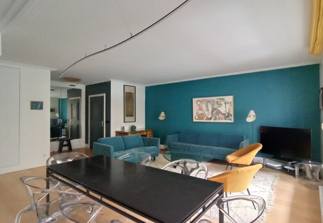 Appartement à Paris - Rue de l'Université - Paris 7 - 207034