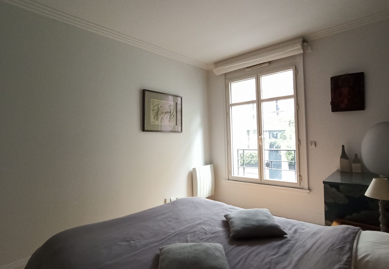 Appartement à Paris - Rue de l'Université - Paris 7 - 207034