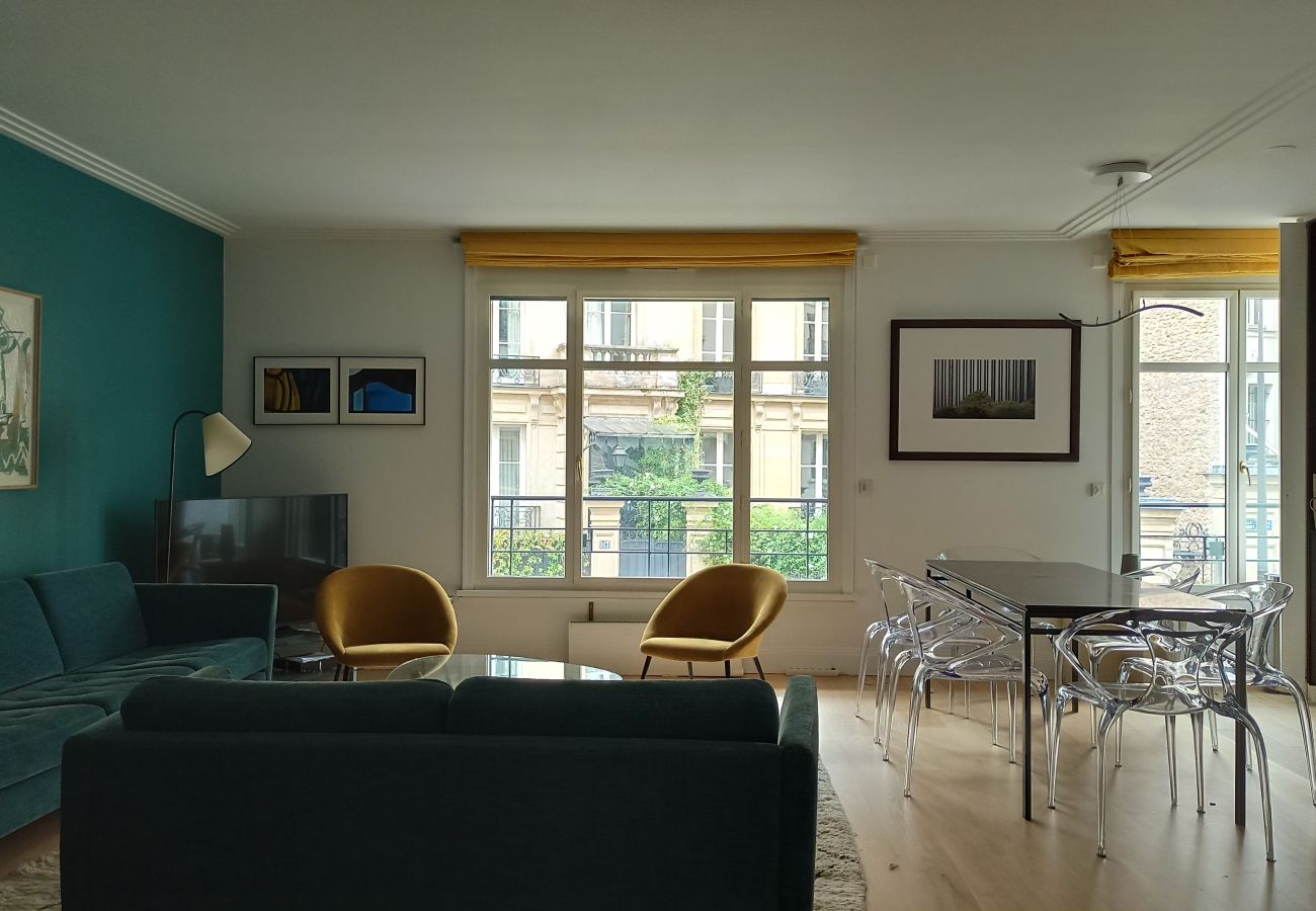 Appartement à Paris - Rue de l'Université - Paris 7 - 207034