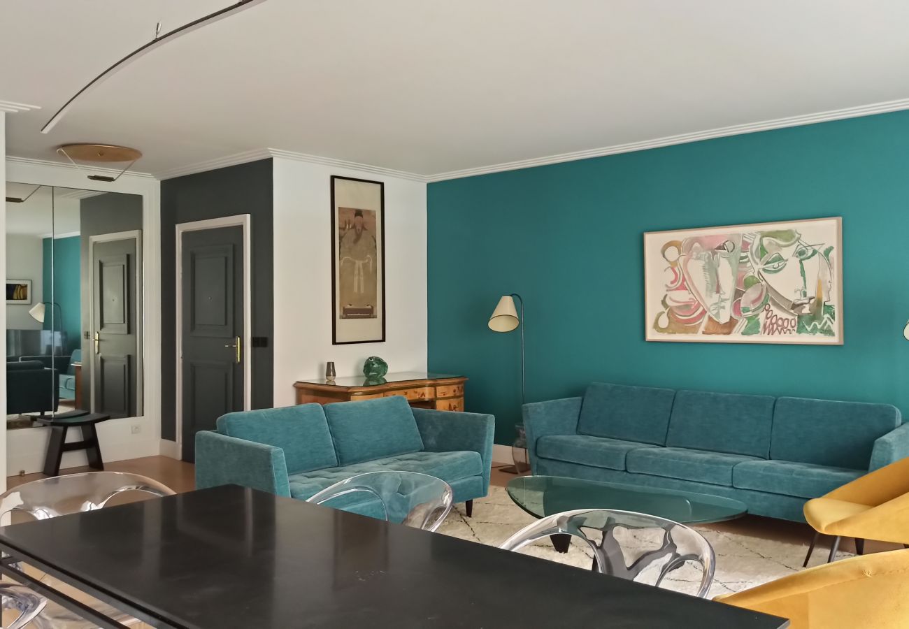 Appartement à Paris - Rue de l'Université - Paris 7 - 207034