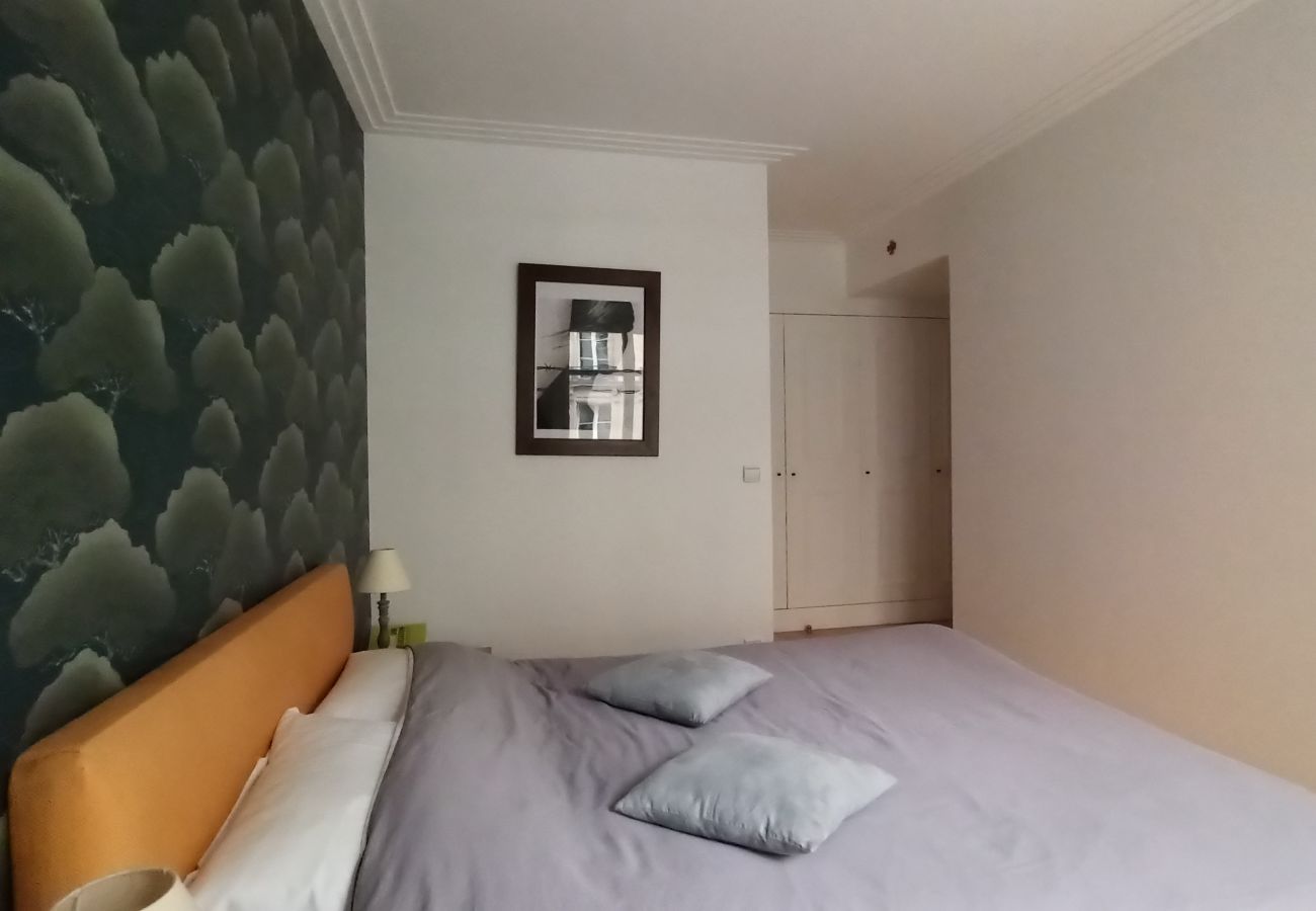 Appartement à Paris - Rue de l'Université - Paris 7 - 207034