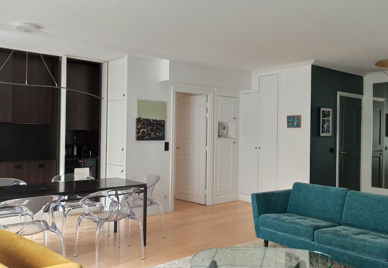 Appartement à Paris - Rue de l'Université - Paris 7 - 207034