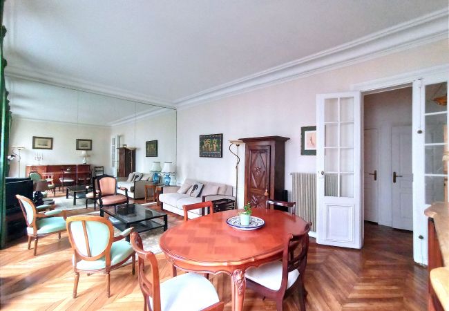 Appartement à Paris - Bd de la Tour Maubourg - Paris 7 - 207036 Appartement à Paris - Bd de la Tour Maubourg - Paris 7 - 207036