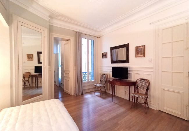 Appartement à Paris - Bd de la Tour Maubourg - Paris 7 - 207036 Appartement à Paris - Bd de la Tour Maubourg - Paris 7 - 207036
