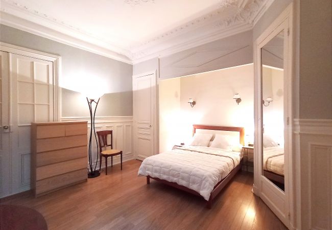 Appartement à Paris - Bd de la Tour Maubourg - Paris 7 - 207036 Appartement à Paris - Bd de la Tour Maubourg - Paris 7 - 207036