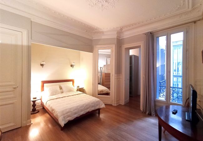 Appartement à Paris - Bd de la Tour Maubourg - Paris 7 - 207036 Appartement à Paris - Bd de la Tour Maubourg - Paris 7 - 207036