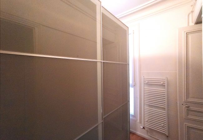 Appartement à Paris - Bd de la Tour Maubourg - Paris 7 - 207036 Appartement à Paris - Bd de la Tour Maubourg - Paris 7 - 207036