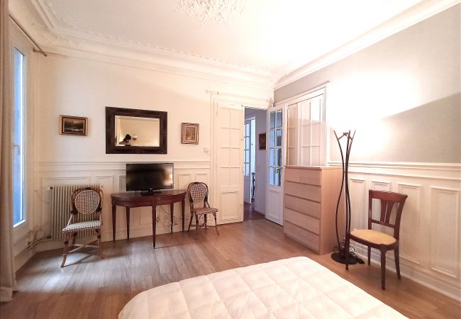 Appartement à Paris - Bd de la Tour Maubourg - Paris 7 - 207036