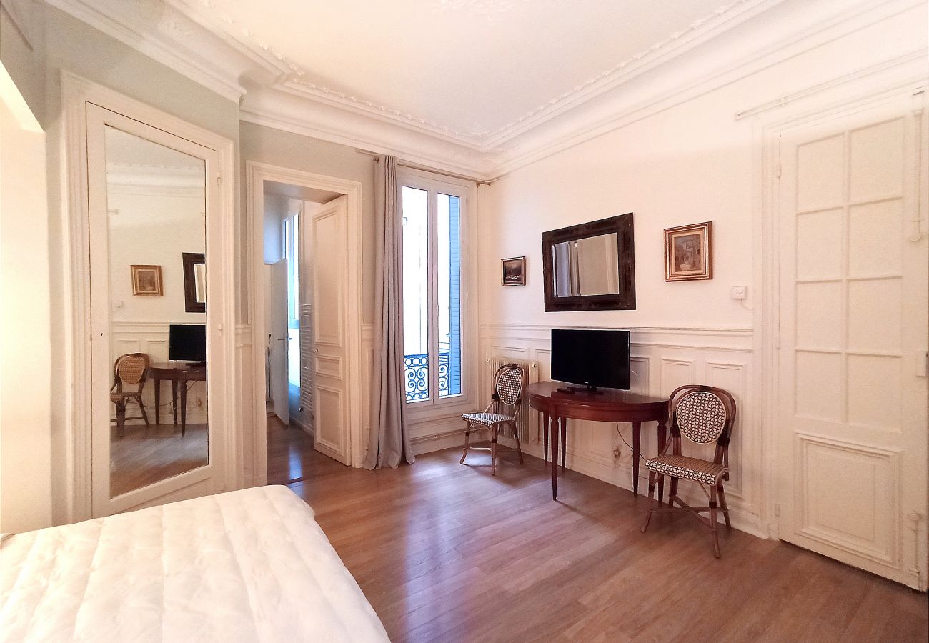 Appartement à Paris - Bd de la Tour Maubourg - Paris 7 - 207036
