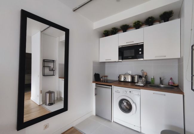 Studio à Paris - Rue de Berri - Paris 8 - 108056 Studio à Paris - Rue de Berri - Paris 8 - 108056