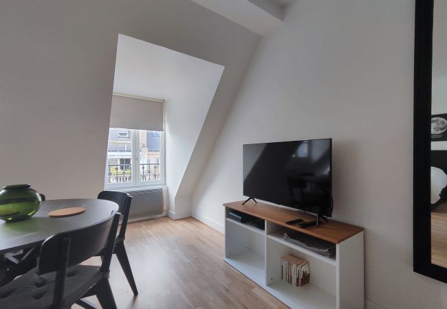 Studio à Paris - Rue de Berri - Paris 8 - 108056 Studio à Paris - Rue de Berri - Paris 8 - 108056