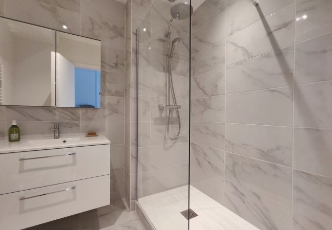 Studio à Paris - Rue de Berri - Paris 8 - 108056 Studio à Paris - Rue de Berri - Paris 8 - 108056