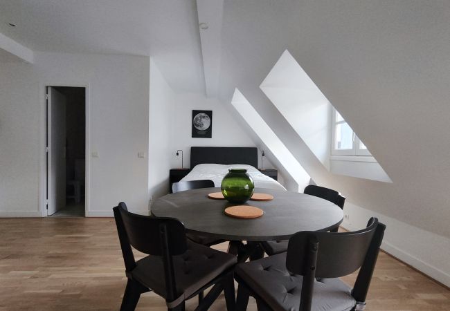 Studio à Paris - Rue de Berri - Paris 8 - 108056 Studio à Paris - Rue de Berri - Paris 8 - 108056