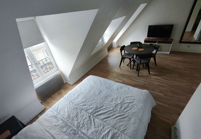 Studio à Paris - Rue de Berri - Paris 8 - 108056 Studio à Paris - Rue de Berri - Paris 8 - 108056