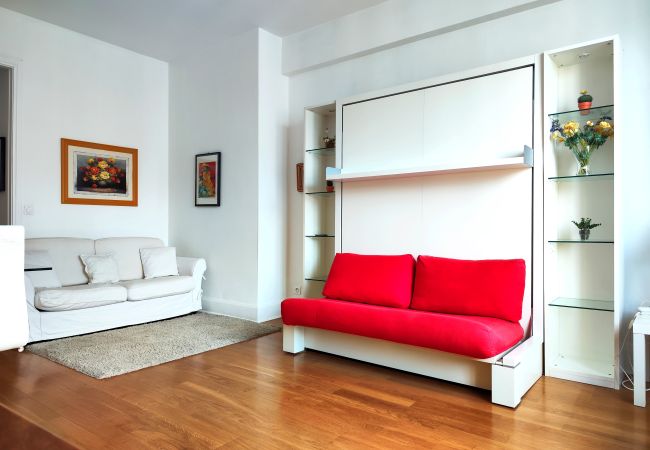 Studio à Paris - Avenue Franklin Roosevelt - Paris 8 - 108079 Studio à Paris - Avenue Franklin Roosevelt - Paris 8 - 108079