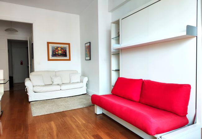 Studio à Paris - Avenue Franklin Roosevelt - Paris 8 - 108079 Studio à Paris - Avenue Franklin Roosevelt - Paris 8 - 108079