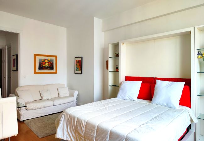 Studio à Paris - Avenue Franklin Roosevelt - Paris 8 - 108079 Studio à Paris - Avenue Franklin Roosevelt - Paris 8 - 108079