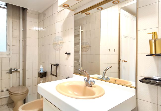 Studio à Paris - Avenue Franklin Roosevelt - Paris 8 - 108079 Studio à Paris - Avenue Franklin Roosevelt - Paris 8 - 108079