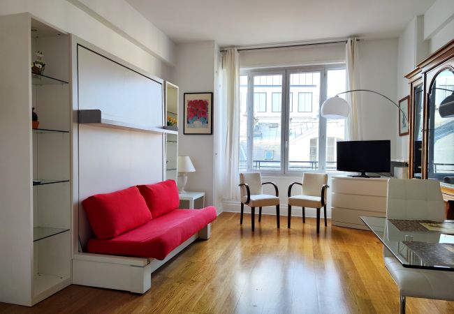 Studio à Paris - Avenue Franklin Roosevelt - Paris 8 - 108079 Studio à Paris - Avenue Franklin Roosevelt - Paris 8 - 108079