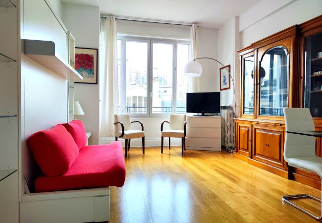 Studio à Paris - Avenue Franklin Roosevelt - Paris 8 - 108079 Studio à Paris - Avenue Franklin Roosevelt - Paris 8 - 108079