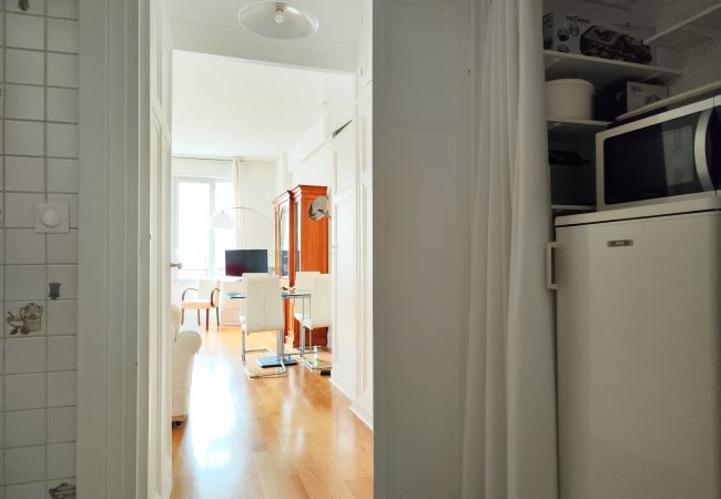Studio à Paris - Avenue Franklin Roosevelt - Paris 8 - 108079 Studio à Paris - Avenue Franklin Roosevelt - Paris 8 - 108079
