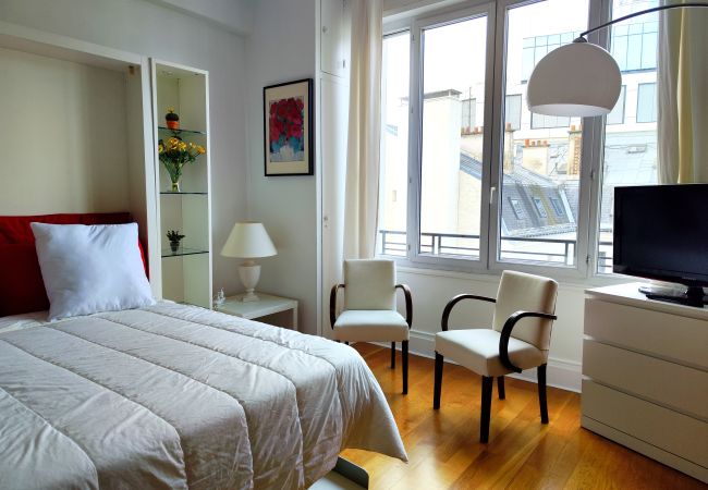 Studio à Paris - Avenue Franklin Roosevelt - Paris 8 - 108079 Studio à Paris - Avenue Franklin Roosevelt - Paris 8 - 108079